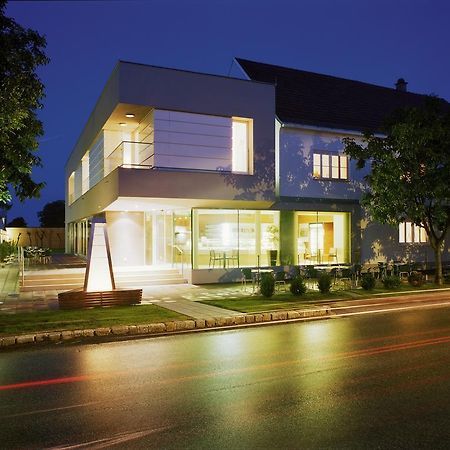Hotel & Konditorei May Neufeld an der Leitha Zewnętrze zdjęcie