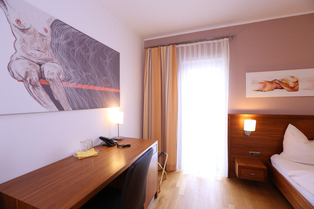 Hotel & Konditorei May Neufeld an der Leitha Pokój zdjęcie